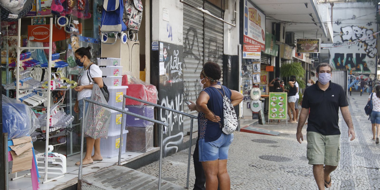 Privado: Comércio varejista tem queda de 0,1% em agosto, diz IBGE