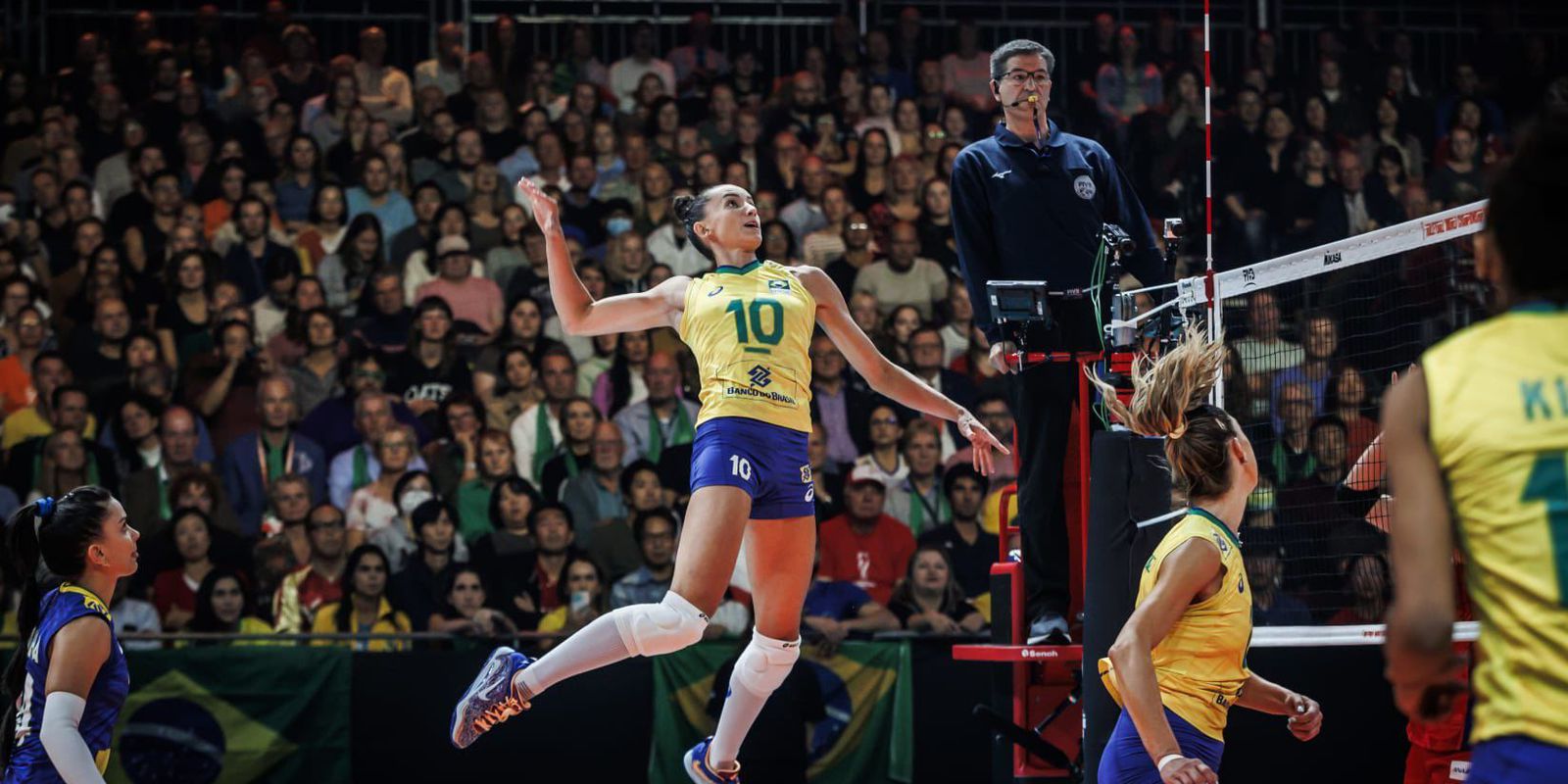 Privado: Brasil vira contra Japão e pega Itália na semi do Mundial de Vôlei