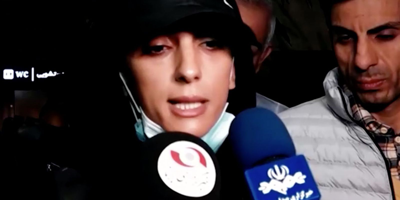 Privado: Torcedores aplaudem alpinista Elnaz Rekabi em retorno ao Irã