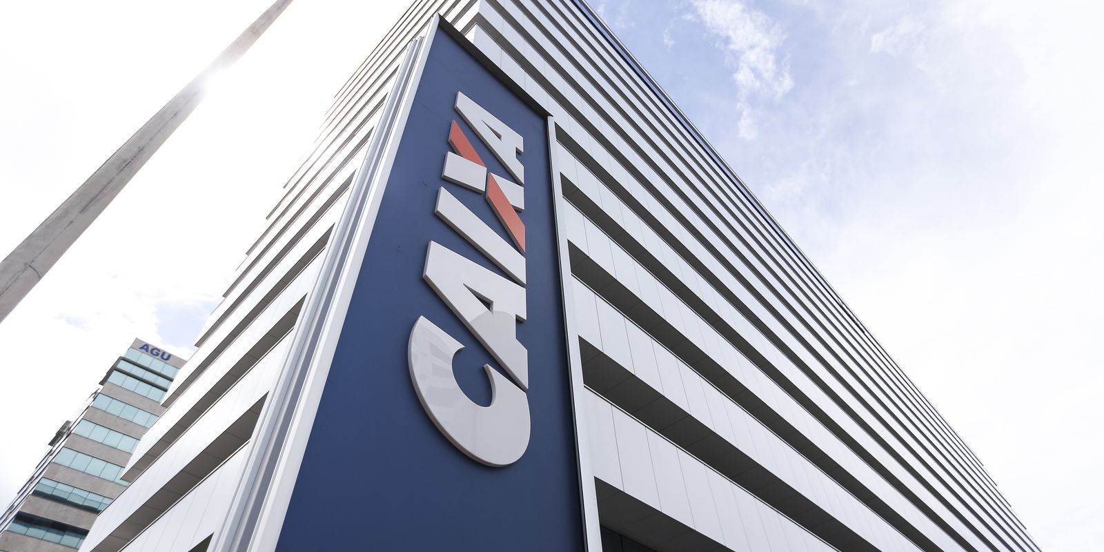 Privado: Caixa antecipará parcelas dos auxílios Caminhoneiro e Taxista