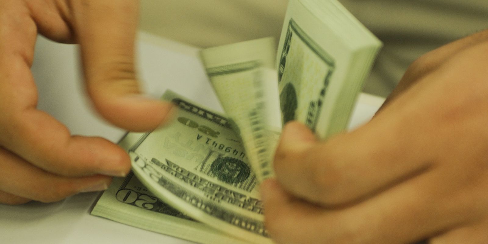 Privado: Dólar fica praticamente estável e fecha a R$ 5,31
