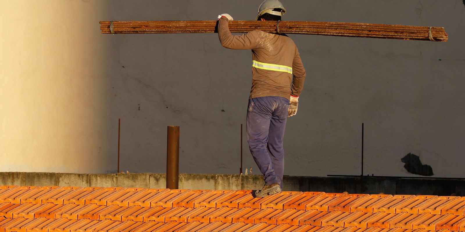 Privado: Confiança da construção cai 0,8 ponto em outubro, informa a FGV