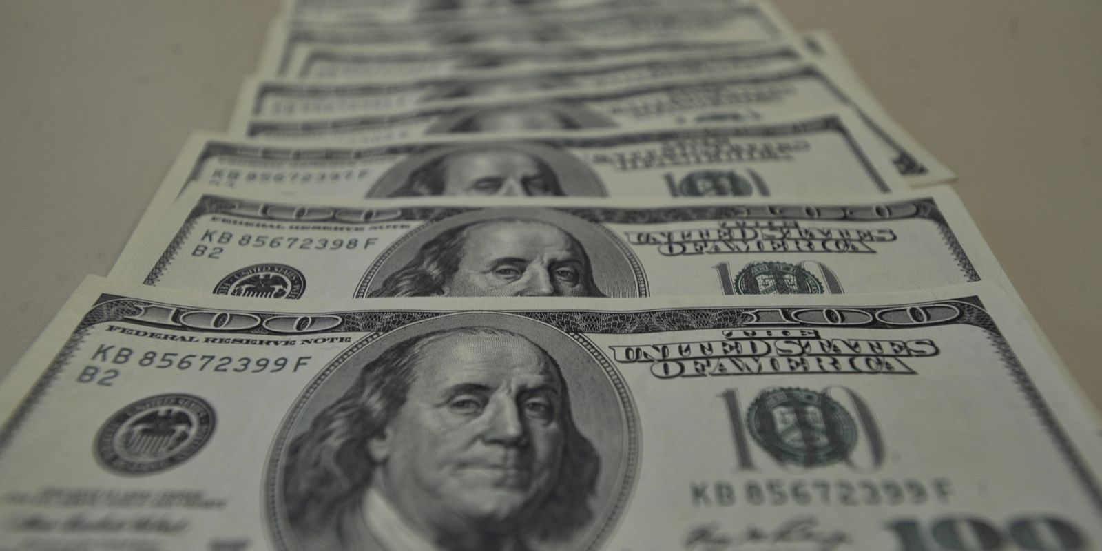 Privado: Dólar cai para R$ 5,16 um dia após segundo turno das eleições