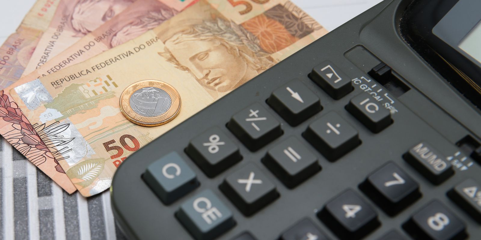 Privado: Contas públicas têm superávit de R$ 10,7 bilhões em setembro