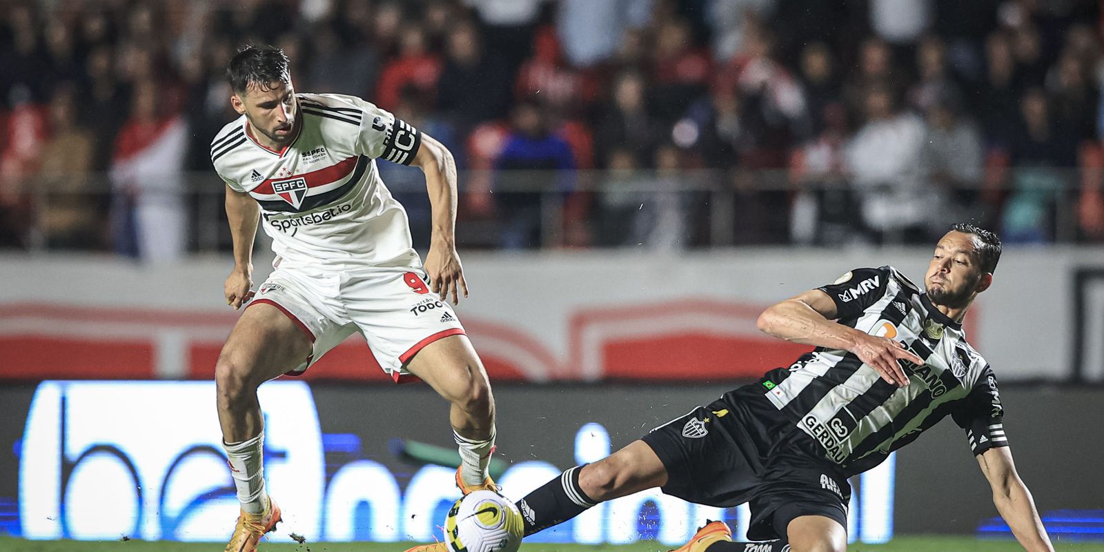 Privado: Atlético-MG arranca empate de 2 a 2 com o São Paulo no Morumbi