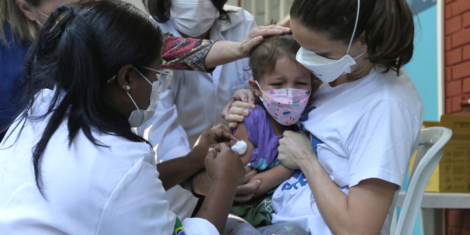Privado: Ministério da Saúde recebe 1 milhão de doses de vacina contra covid-19