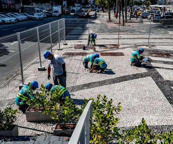 Recuperação de calçadas em pedras portuguesas requer capacitação e dedicação especiais