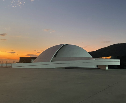 Caminho Niemeyer recebe a exposição ‘Arte que toca e arte tocada”