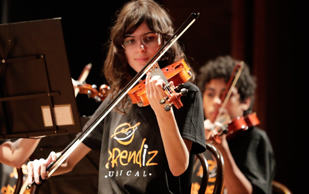 Aprendiz Musical lota Theatro Municipal de Niterói em primeiro concerto acessível