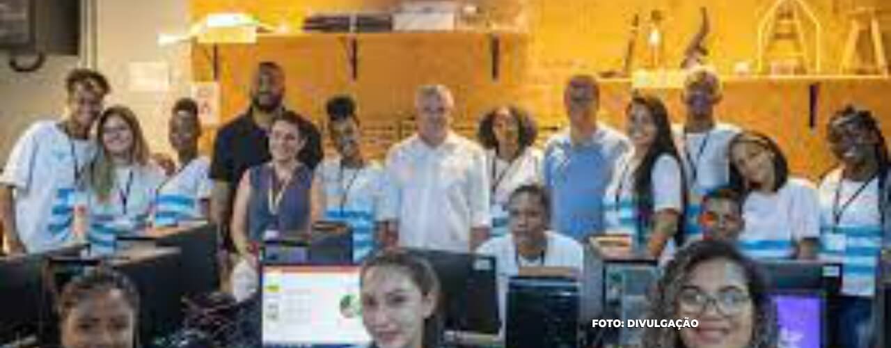 Axel Grael, prefeito de Niterói, recebe visita de jovens do Programa Niterói Ecosocial