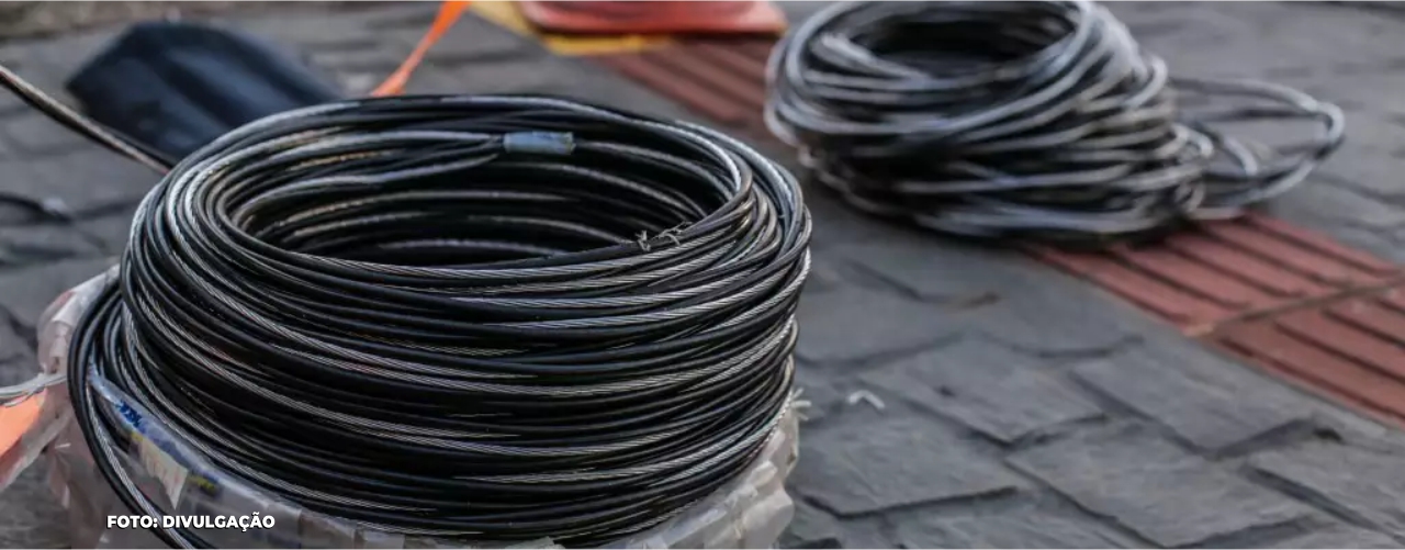 Flagra em São Gonçalo Roubo de Fios Próximo a Delegacia