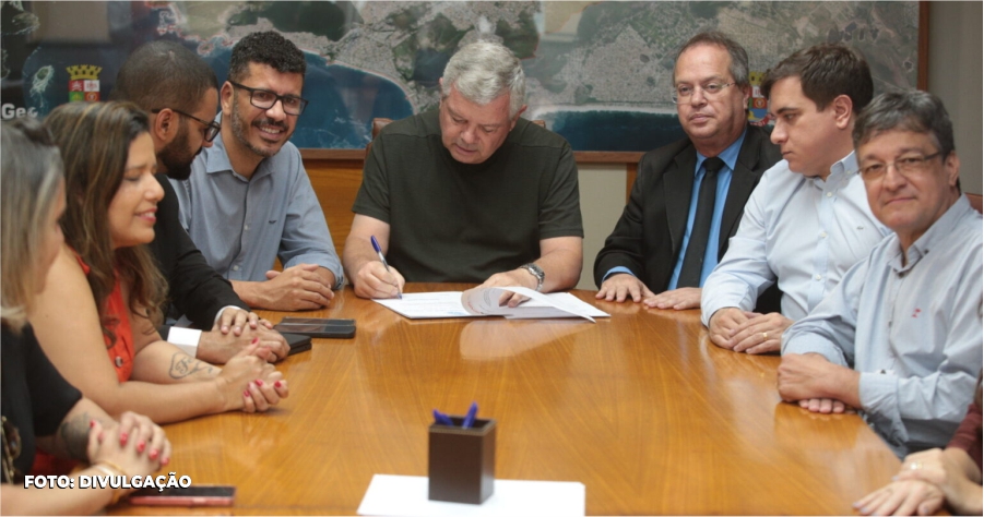 Prefeito de Niterói Valoriza Professores com Aumento Salarial