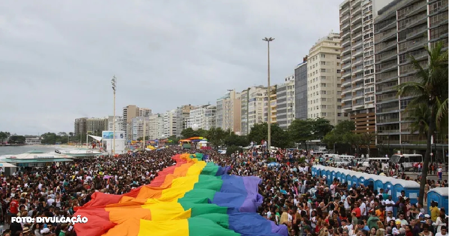 A 28ª Parada do Orgulho LGBTI+ Rio 2023 será realizada neste domingo (19) em Copacabana