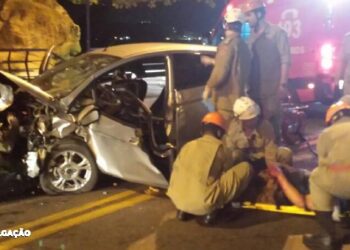 Acidente em Niterói: Dois homens feridos em colisão de carros