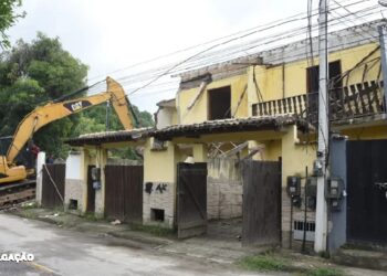 Demolição em Maricá: Justiça Prevalece na Derrubada de Construção Irregular