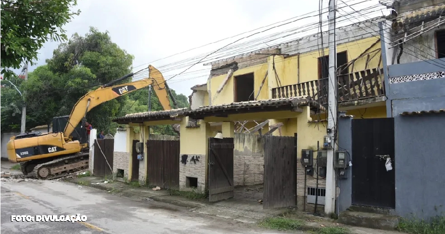 Demolição em Maricá: Justiça Prevalece na Derrubada de Construção Irregular