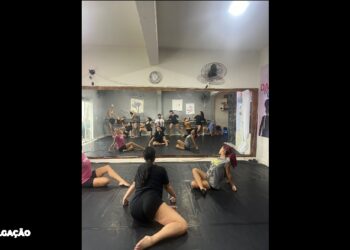 Espetáculo cativante "Um Bilhete, Uma Chance" ilumina o Teatro Municipal