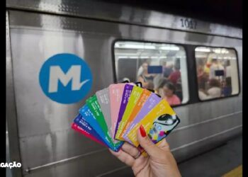 A tradição do MetrôRio de oferecer cartões especiais para o réveillon continua em 2024.