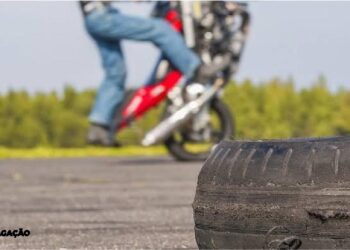 Araçatiba abalada: Motoqueiro foge após atropelar jovens em Maricá