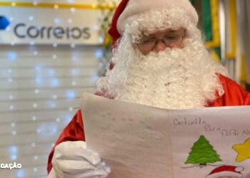 Papai Noel dos Correios Visita Escola Pública em Maricá