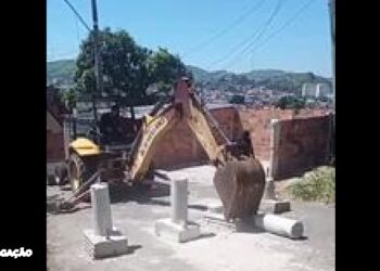Ação Policial no Morro do Abacatão resulta em prisão e remoção de barreiras