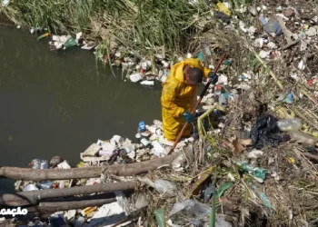 Prefeitura de São Gonçalo realiza limpeza nas margens de rios e remove árvores caídas após chuvas