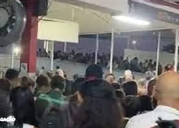 Usuários das barcas que realizam a travessia Rio-Niterói enfrentaram novamente condições desconfortáveis