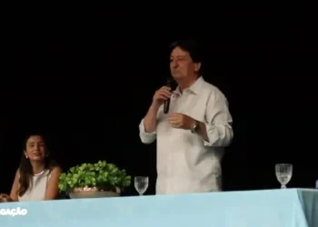 Mais de 900 professores da rede municipal de São Gonçalo participaram de um evento especial no Teatro Municipal