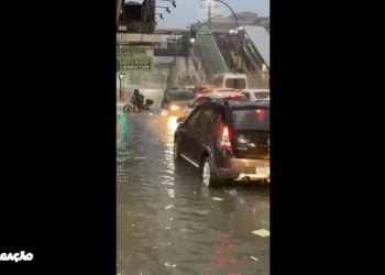 Rio de Janeiro Sofre Com Chuvas Intensas e Alerta de Alagamentos