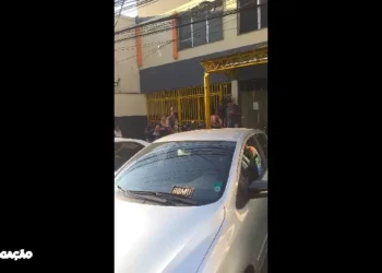 São Gonçalo Guarda Municipal recupera carro roubado com sinais de violência