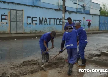 São Gonçalo Reforça Limpeza nas Águas do Rio Imboaçu para Mitigar Efeitos das Chuvas