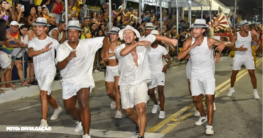 O samba-enredo "O Esperançar do Poeta", sob a criação do carnavalesco André Rodrigues