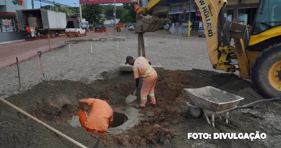 Renovação em andamento: Praça do Colubandê recebe intervenções para melhorias