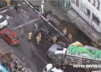 Grave Acidente em Niterói: 7 Feridos e 11 Veículos Destruídos após Perda de Controle de Caminhão