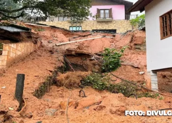 Chuvas no Rio de Janeiro: Quase 600 desabrigados e oito mortos