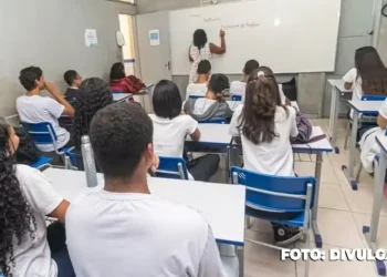 Projeto de Lei busca beneficiar professores com material de apoio