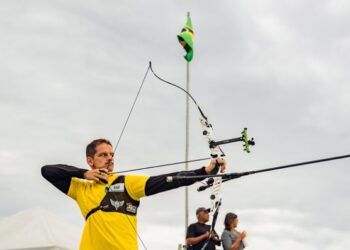 Atleta maricaense é eleito melhor arqueiro do mundo em 2023