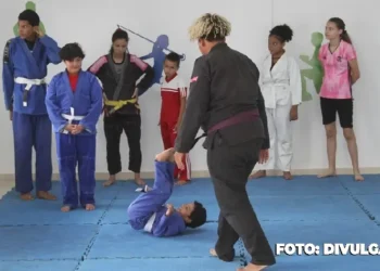 Jiu-jítsu no CRAS Guaxindiba - Grátis