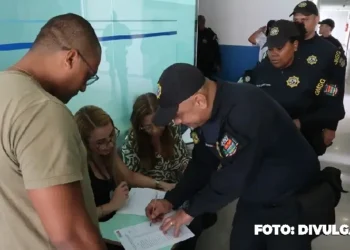 Funasg distribui novas carteirinhas aos servidores da Guarda Municipal