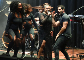 Preta Gil fecha a tarde de celebração e entrega do Prêmio Inês Etienne Romeu