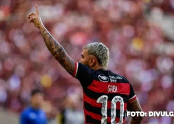 Reviravolta no Flamengo! Gabigol volta a usar camisa 10 e mantém esperanças por renovação