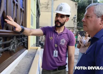 Prefeito de Niterói inspeciona obras de restauração da Casa Norival de Freitas