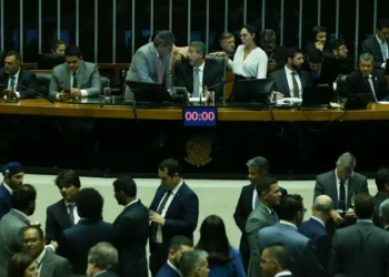 Dimas Gadelha ignora votação sobre ‘saidinhas’ de presos