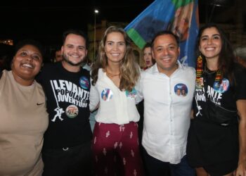 Rodrigo Neves se reúne com multidão de jovens no Preventório