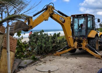 Áreas de lazer irregulares são demolidas em Maricá