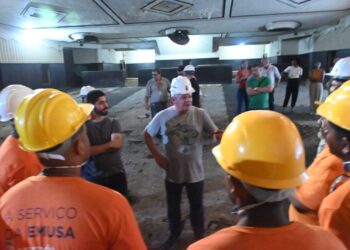 Prefeito de Niterói vistoria início das obras de reforma do Cinema Icaraí