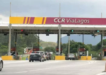 Agetransp multa as concessionárias Rota 116 e CCR Via Lagos em sessão regulatória