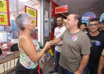 Rodrigo Neves Conversa com moradores do Fonseca
