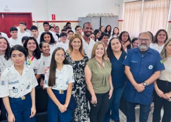 Estudantes da rede pública participam de videoconferência com a Estação da Marinha na Antártica