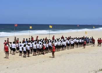 Defesa Civil forma alunos no projeto Body Surf Salva de 2024